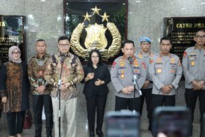 Captions Kapolri Jenderal Listyo Sigit Prabowo dan Kepala BPOM Taruna Ikrar memberi keterangan pers di Mabes Polri, Jakarta, Jumat (10/1/2025).